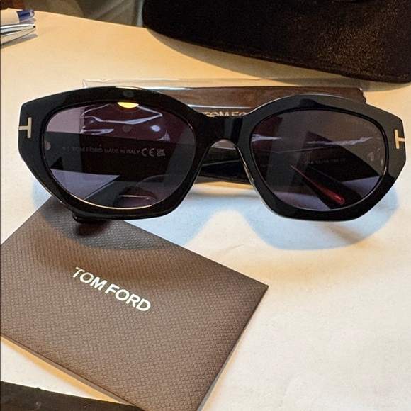Tom Ford NIB Penny FT1086 Sunglasses in Black Full Inclusion 55 - 19 - 135 - Picture 13 of 16